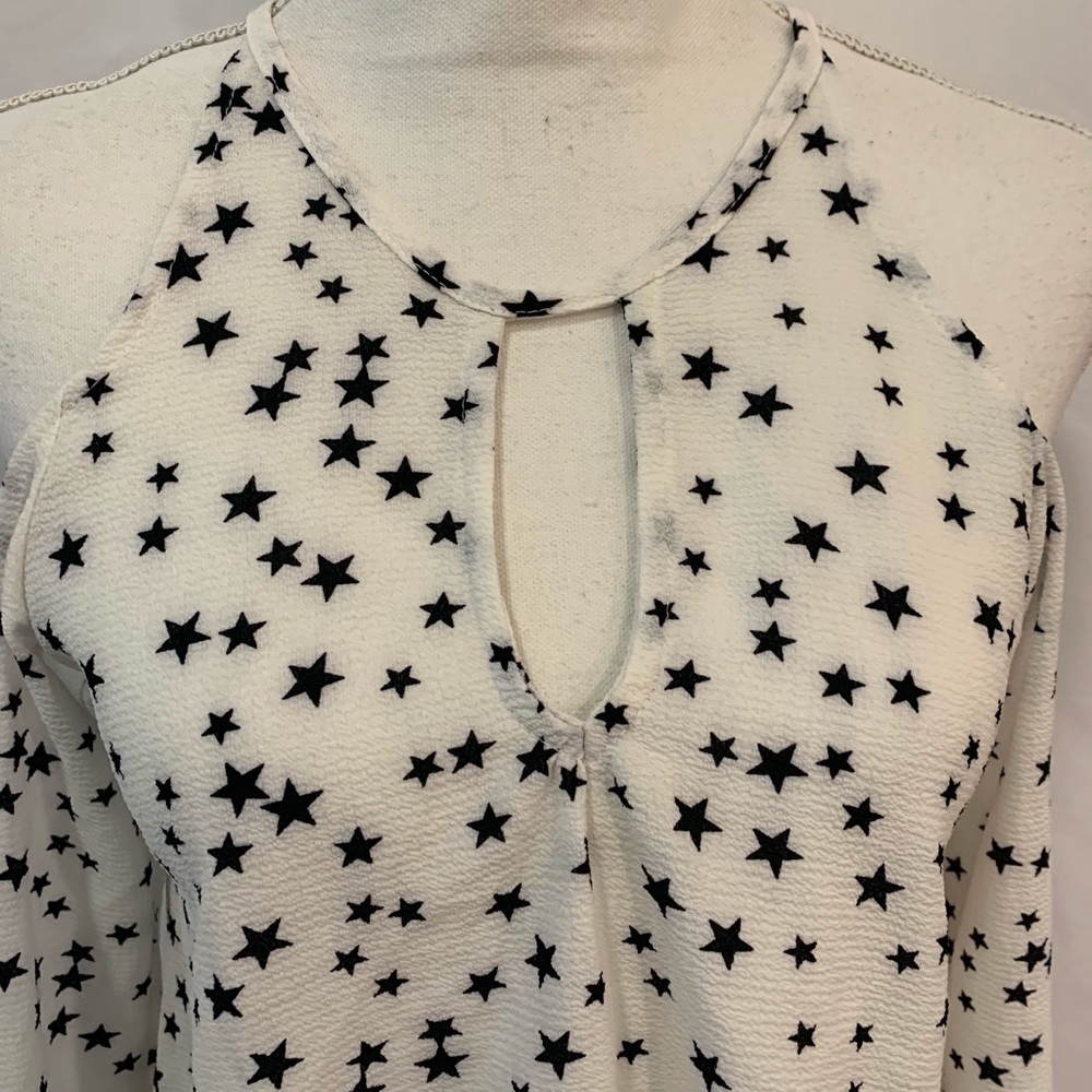 Seven Sisters cold shoulder star print top - Picture 4 of 7